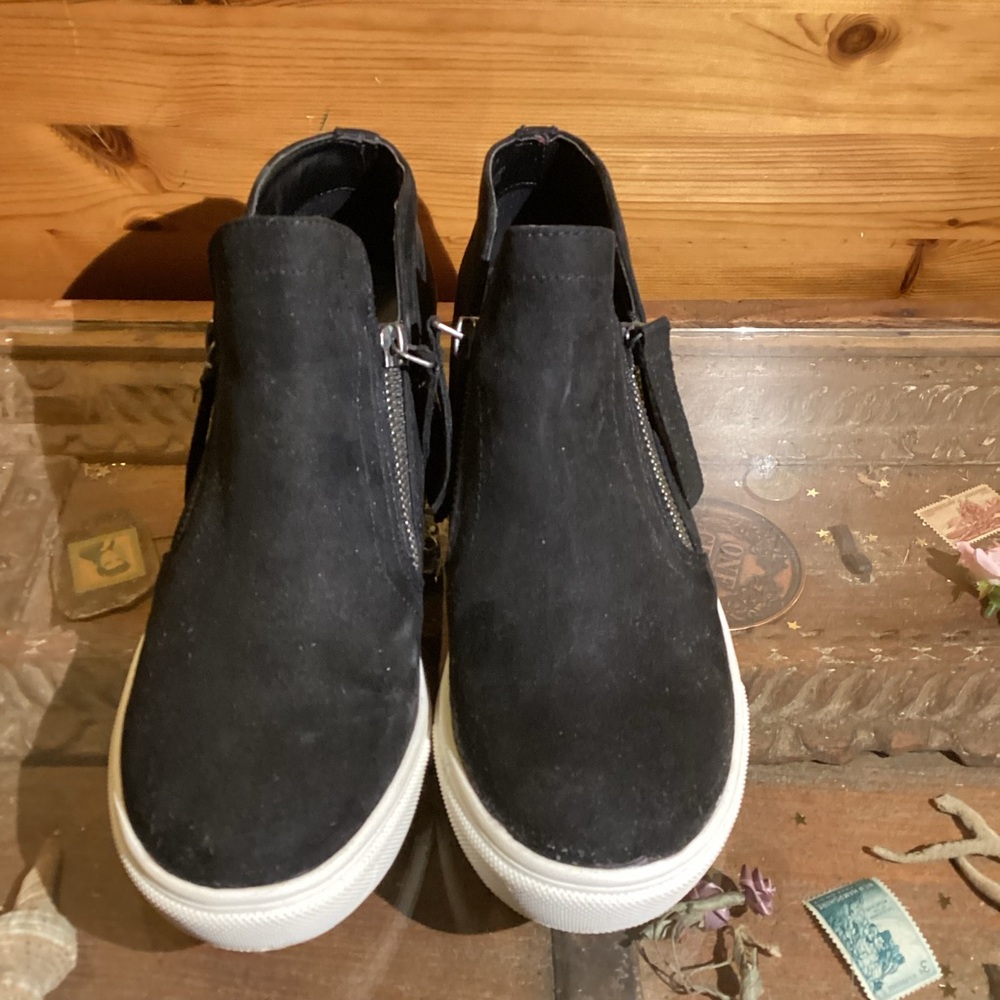 NWOT Madden Girl Black Wedge Sneakers - Picture 2 of 4